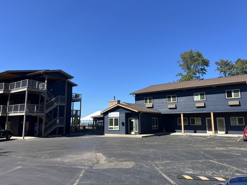 Lake Bluff Inn & Suites (Stieves 4 Season Lake Bluff Motel) - Sept 4 2024 (newer photo)
